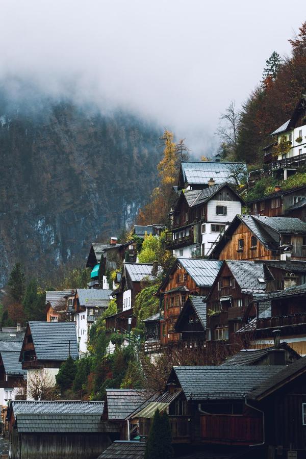 Haus Am Hof - 15Th Century House At The Lake, Near The Marketplace, With A Balcony Hallstatt Bagian luar foto