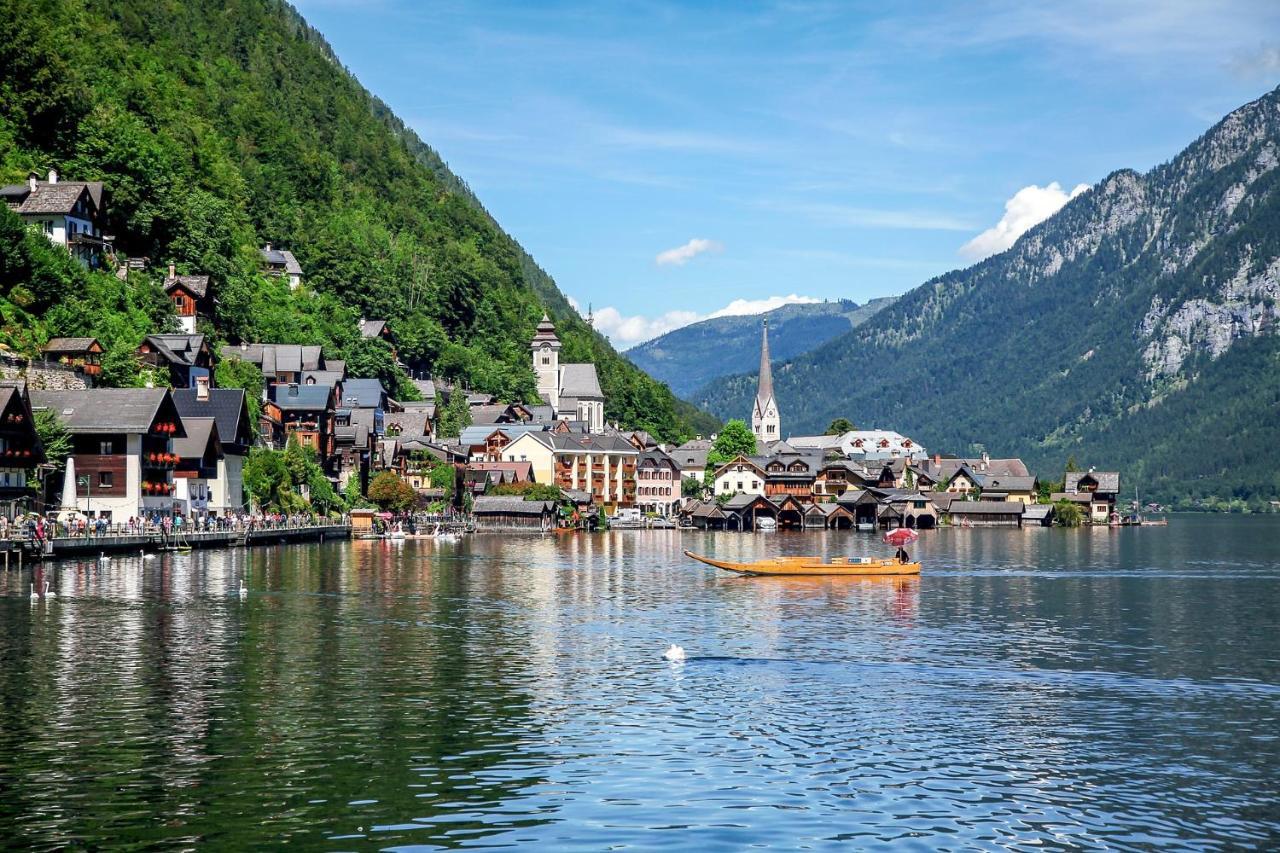 Haus Am Hof - 15Th Century House At The Lake, Near The Marketplace, With A Balcony Hallstatt Bagian luar foto