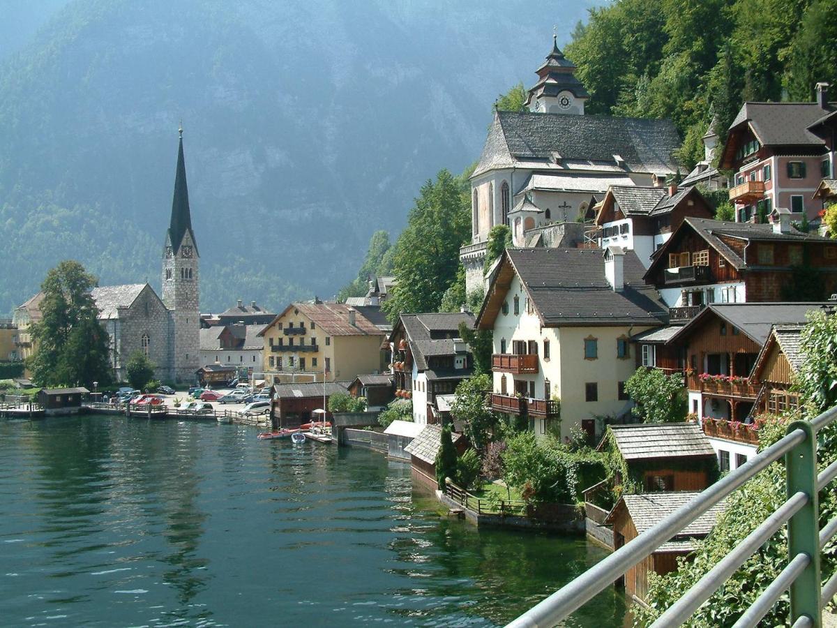 Haus Am Hof - 15Th Century House At The Lake, Near The Marketplace, With A Balcony Hallstatt Bagian luar foto