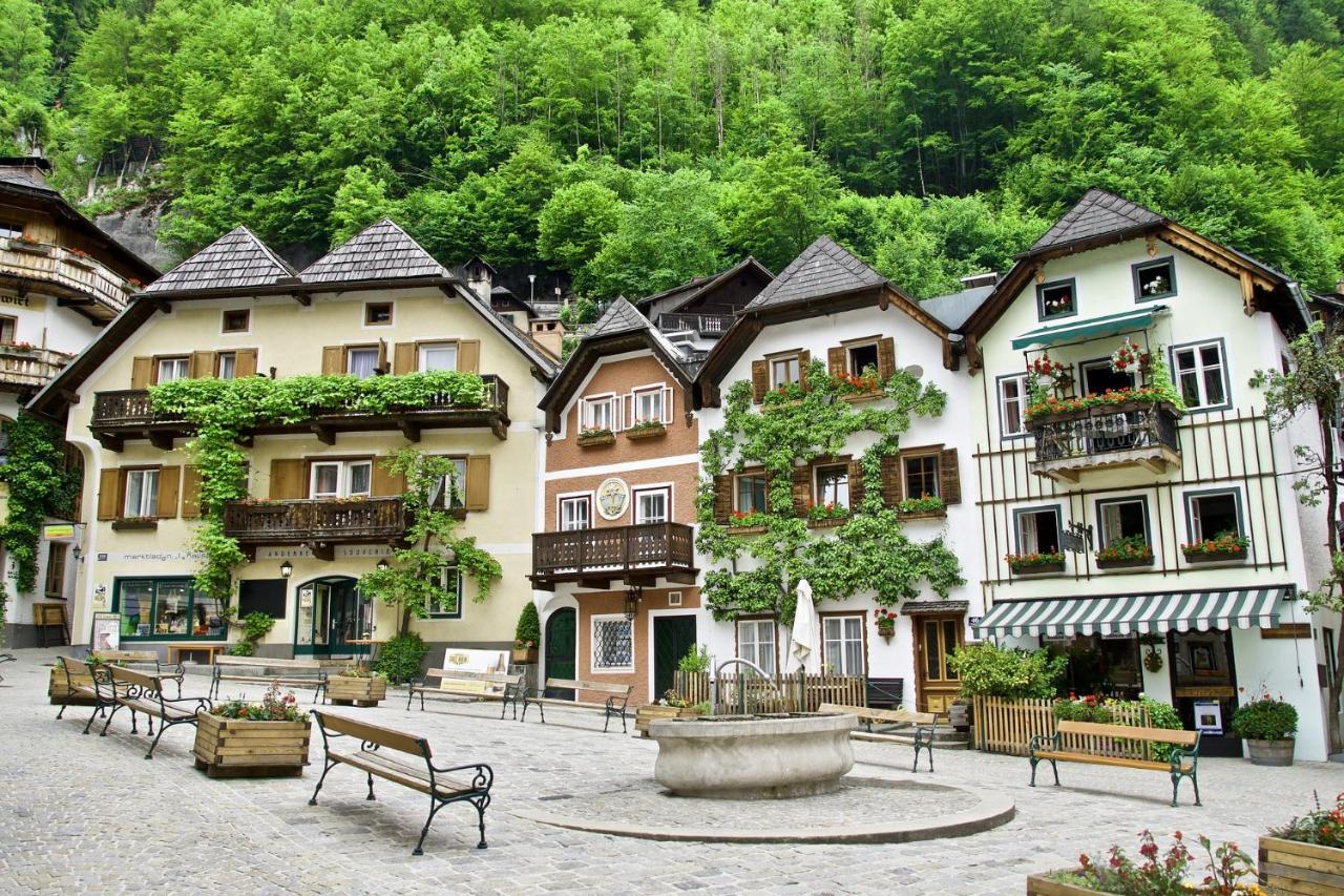 Haus Am Hof - 15Th Century House At The Lake, Near The Marketplace, With A Balcony Hallstatt Bagian luar foto