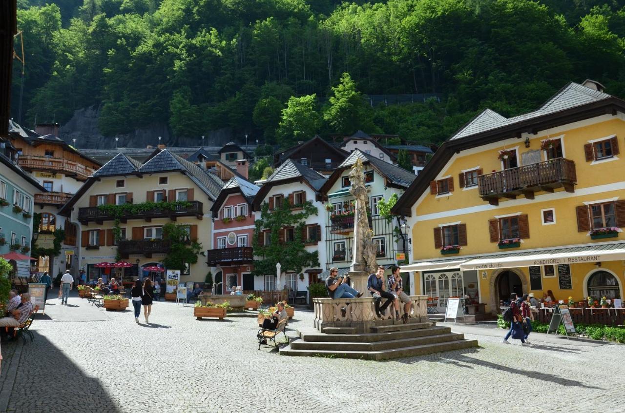 Haus Am Hof - 15Th Century House At The Lake, Near The Marketplace, With A Balcony Hallstatt Bagian luar foto