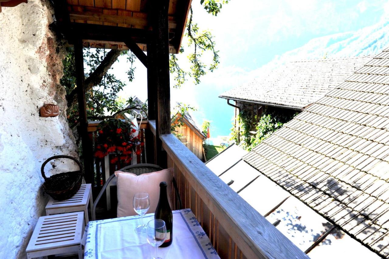 Haus Am Hof - 15Th Century House At The Lake, Near The Marketplace, With A Balcony Hallstatt Bagian luar foto