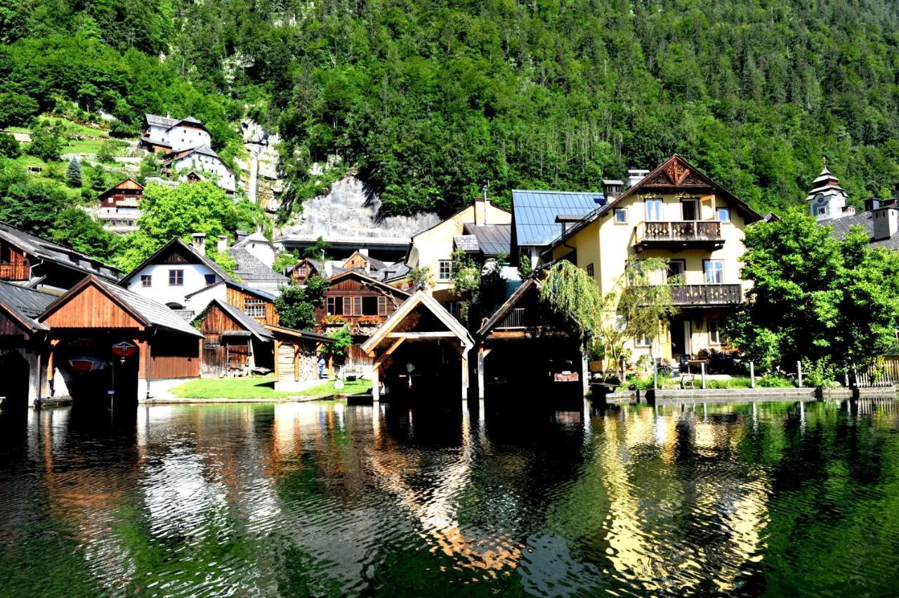 Haus Am Hof - 15Th Century House At The Lake, Near The Marketplace, With A Balcony Hallstatt Bagian luar foto